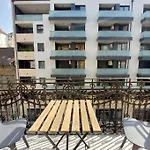 Spacious Apartment Nearby Parliament